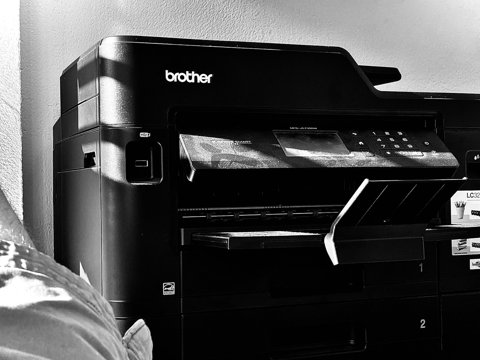 a black and white photo of a printer